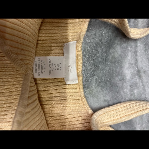 H&M cropped ribbed tank - Picture 2 of 2